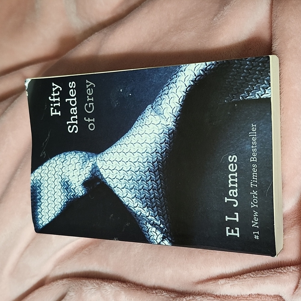 FIFTY SHADES of GREY PAPERBACK BOOK